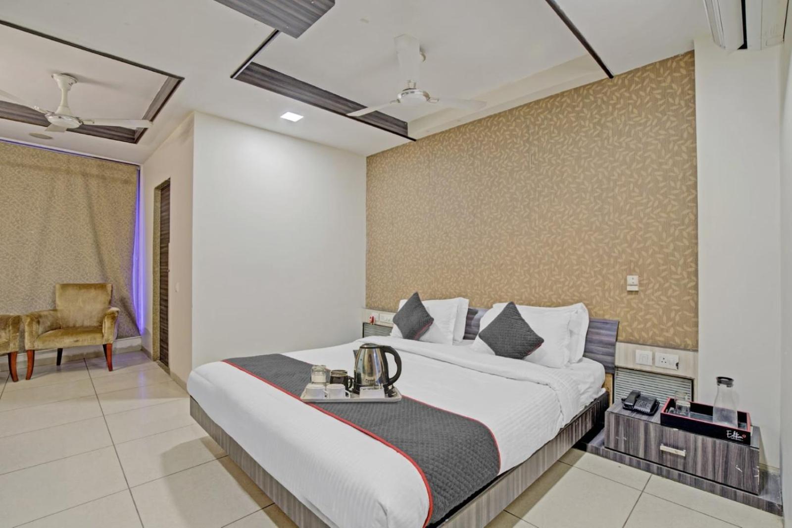 Hotel Tej International Plaza Near Igi Airport Delhi Нью-Дели Экстерьер фото