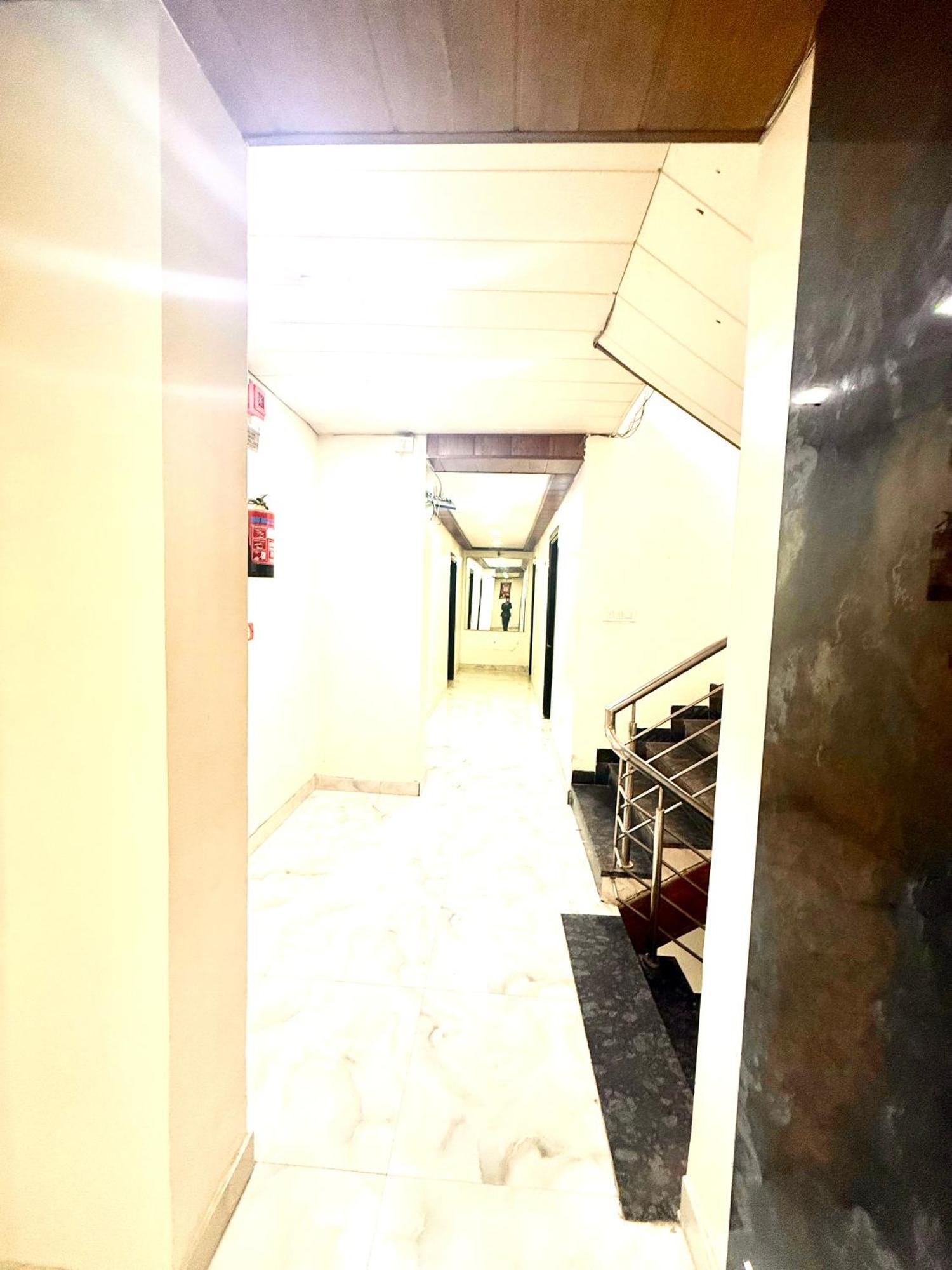 Hotel Tej International Plaza Near Igi Airport Delhi Нью-Дели Экстерьер фото