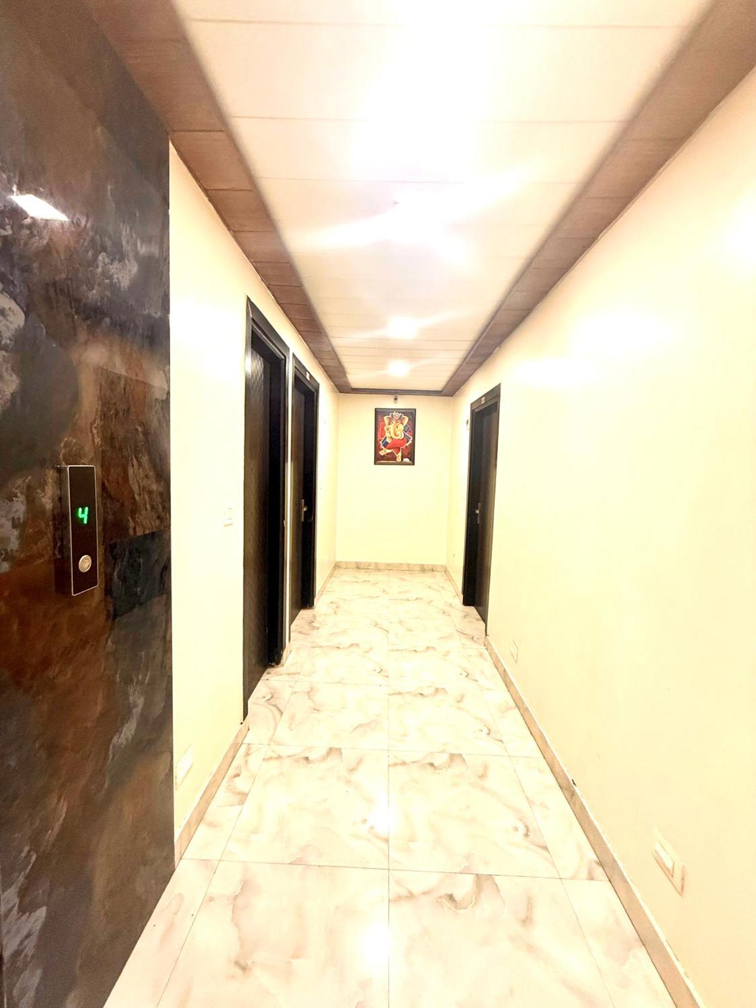 Hotel Tej International Plaza Near Igi Airport Delhi Нью-Дели Экстерьер фото