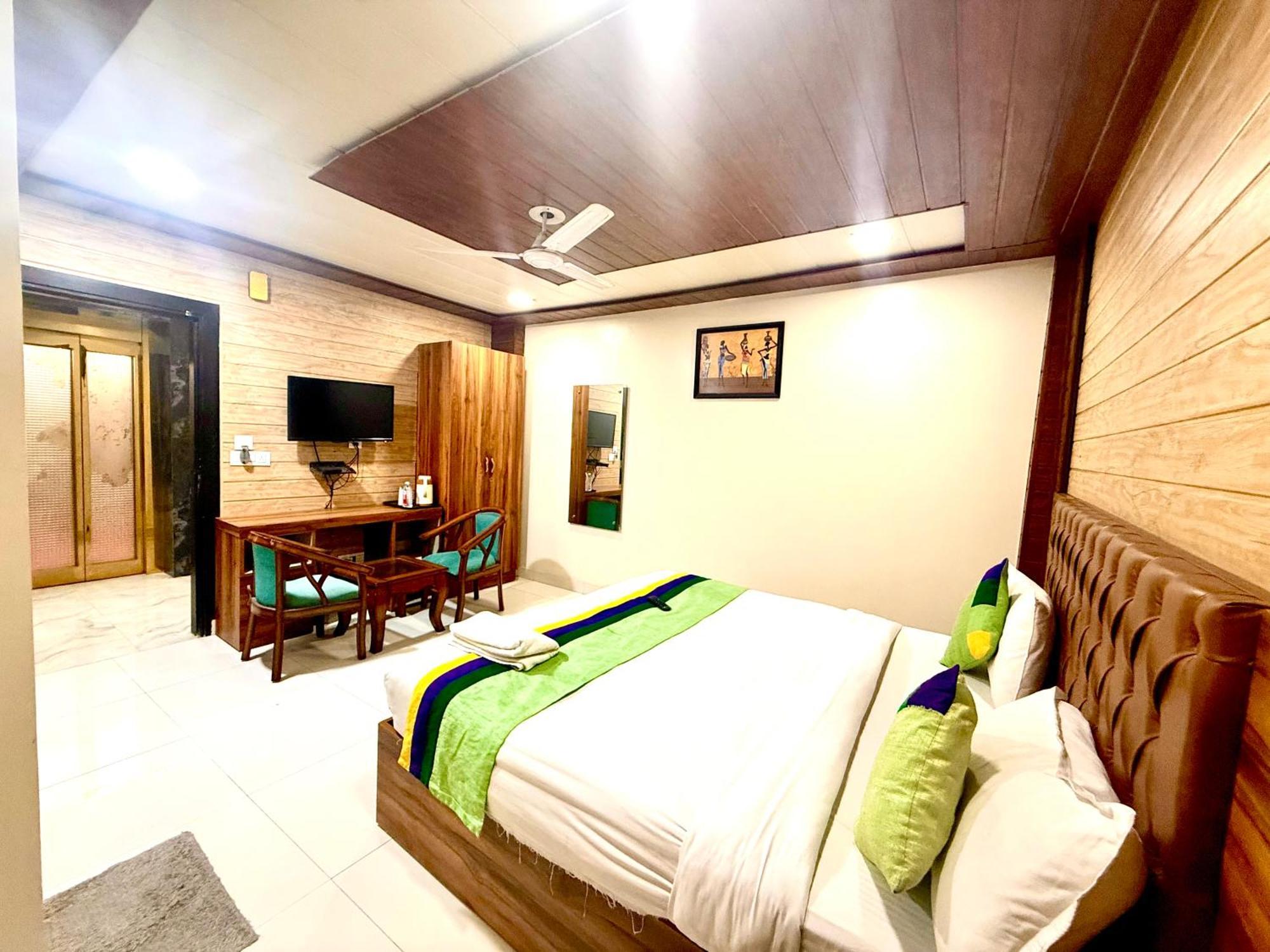 Hotel Tej International Plaza Near Igi Airport Delhi Нью-Дели Экстерьер фото