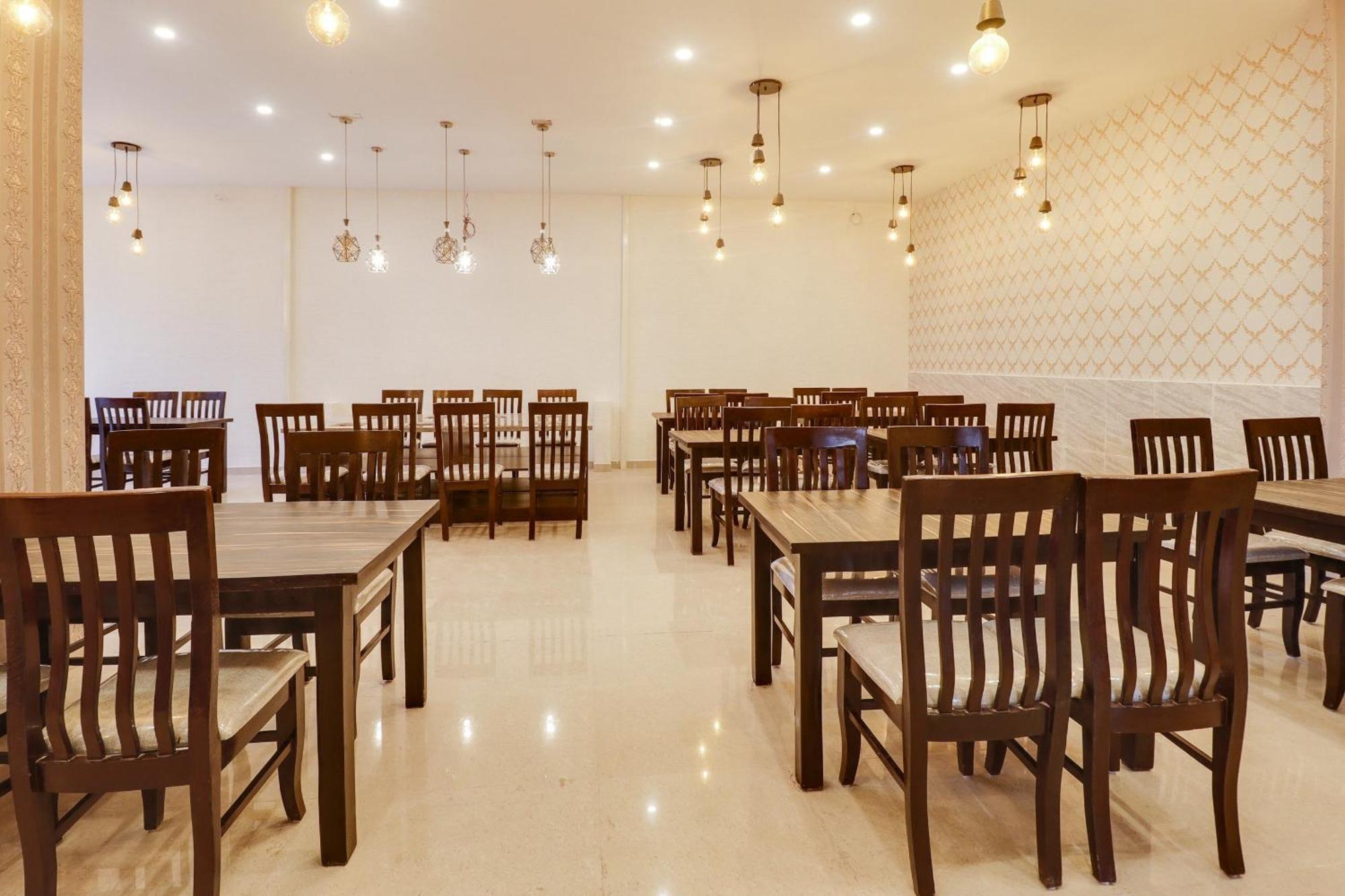 Hotel Tej International Plaza Near Igi Airport Delhi Нью-Дели Экстерьер фото